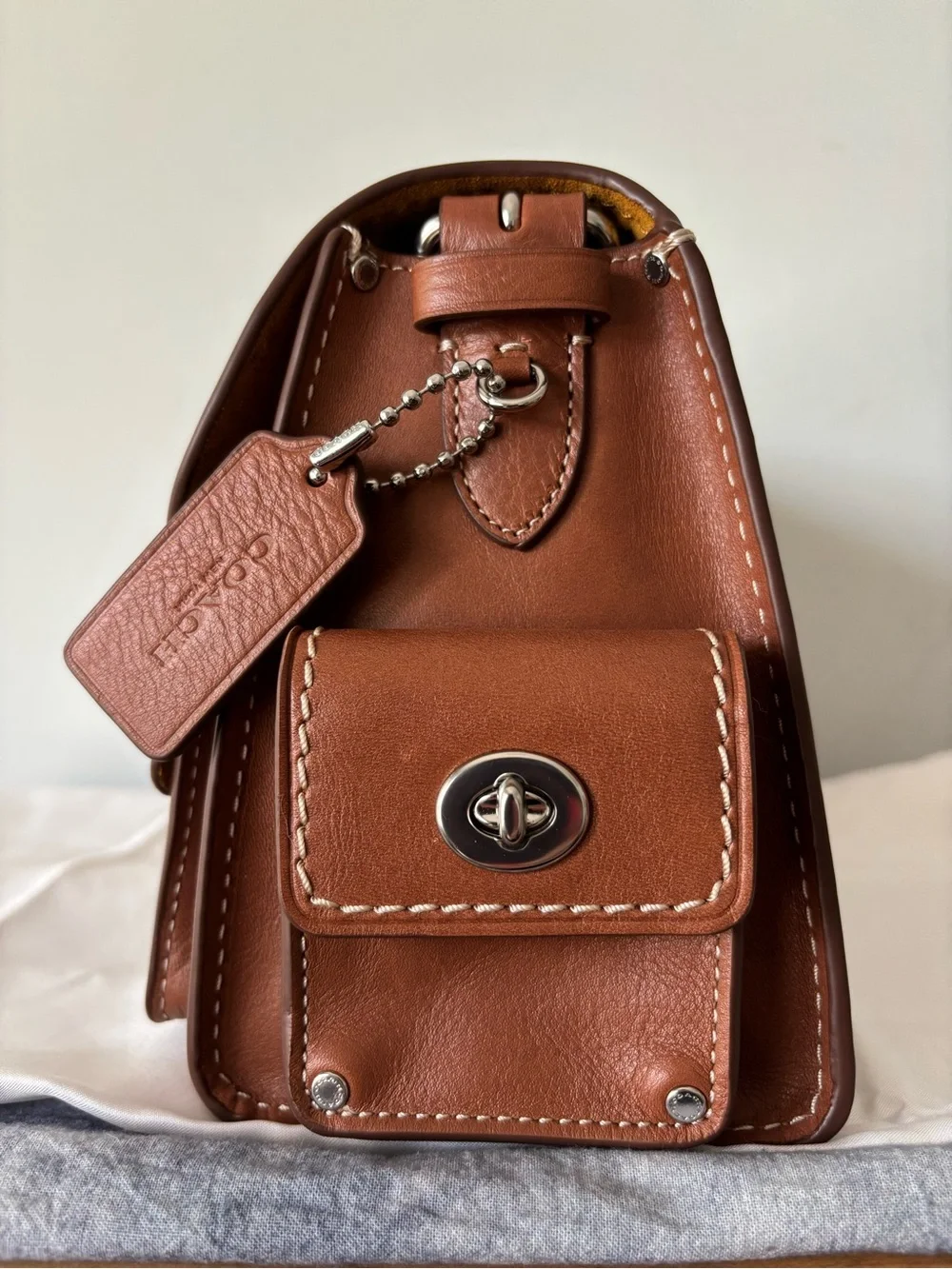 Coach Cargo Western Turnlock Tabby - Burnished Amber - Picture 4 of 13